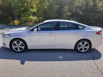 2014 Ford Fusion SE   - Photo 2 - Elyria, OH 44035