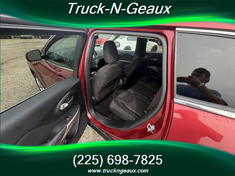 2017 Jeep Cherokee Latitude - Photo 5 - Walker, LA 70785-5946