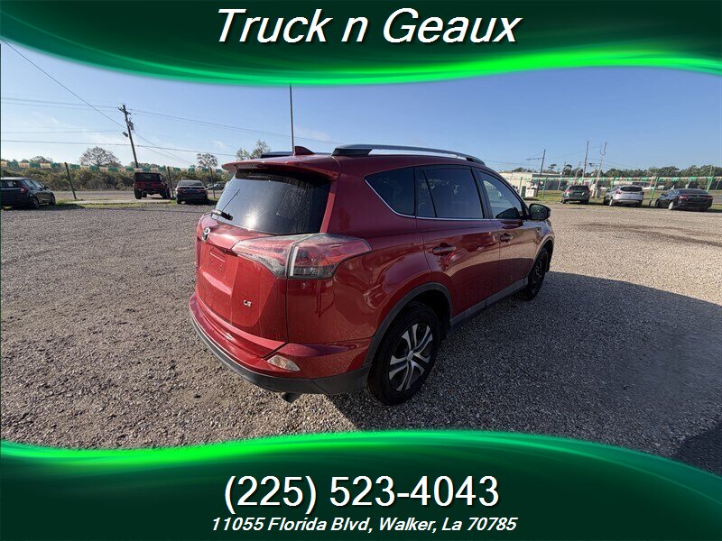 2016 Toyota RAV4 LE - Photo 3