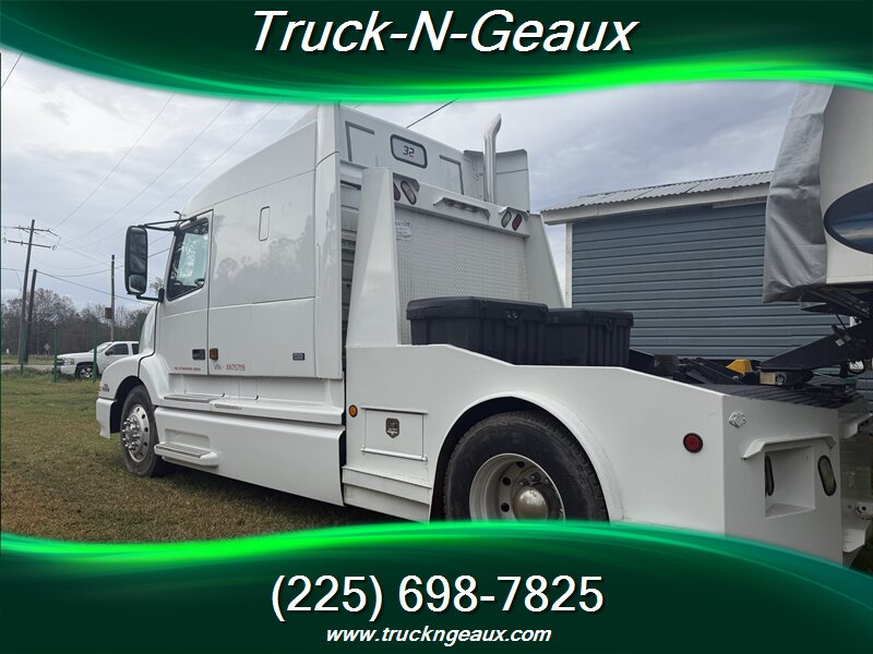 1999 Volvo VN - Photo 3 - Walker, LA 70785-5946