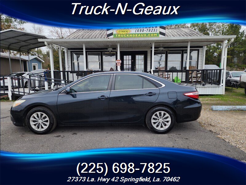2015 Toyota Camry LE   - Photo 1 - Walker, LA 70785-5946