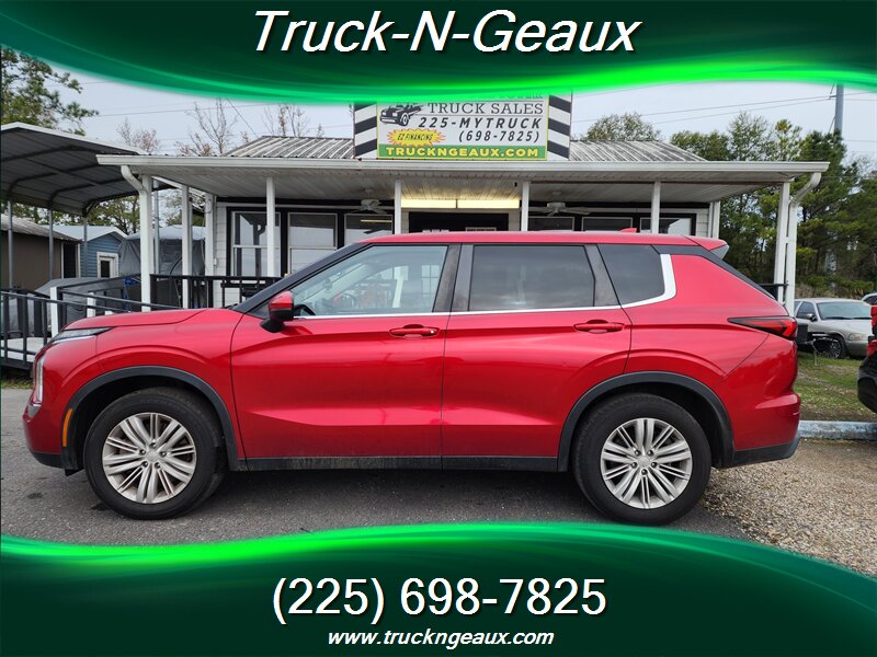 2022 Mitsubishi Outlander ES's photo