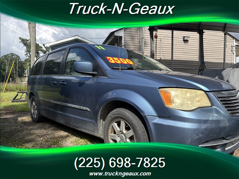 2011 Chrysler Town & Country Touring's photo