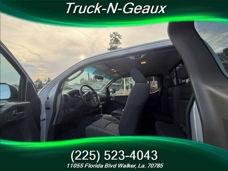 2011 Nissan Frontier SV V6 - Photo 5 - Walker, LA 70785-5946