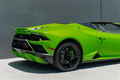2022 Lamborghini Huracan EVO Spyder   - Photo 37 - Tustin, CA 92780
