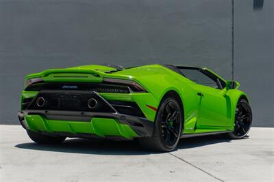 2022 Lamborghini Huracan EVO Spyder   - Photo 7 - Tustin, CA 92780