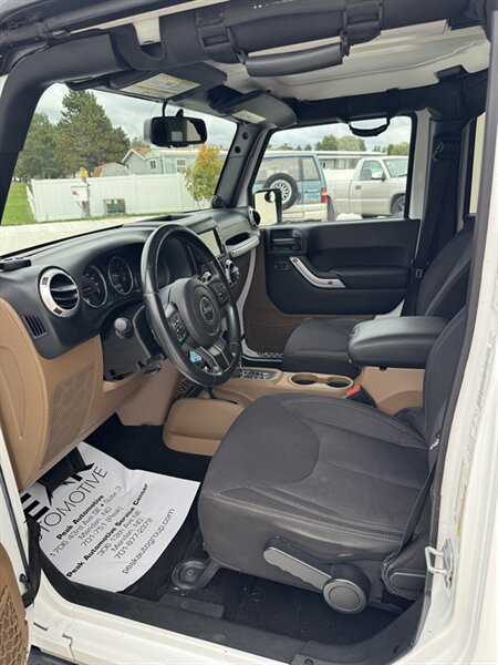 2014 Jeep Wrangler Unlimited Sahara - Photo 14