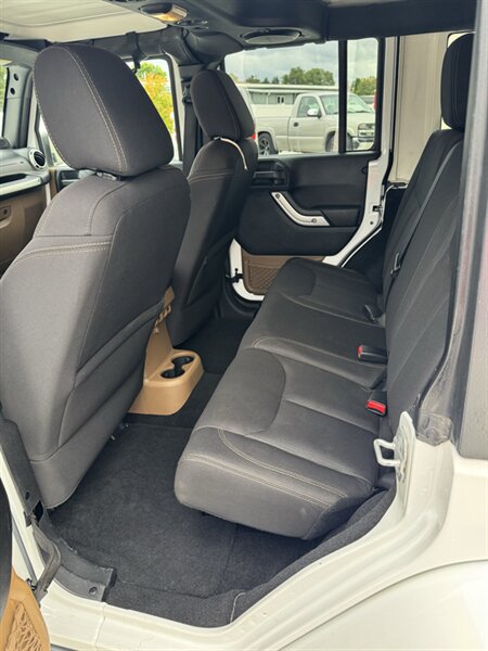 2014 Jeep Wrangler Unlimited Sahara - Photo 12
