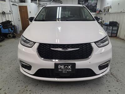 2024 Chrysler Pacifica Plug-In Hybrid Select   - Photo 3 - Mandan, ND 58554
