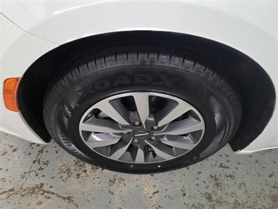 2024 Chrysler Pacifica Plug-In Hybrid Select   - Photo 6 - Mandan, ND 58554