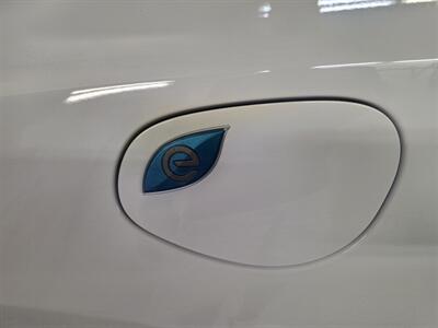 2024 Chrysler Pacifica Plug-In Hybrid Select   - Photo 7 - Mandan, ND 58554
