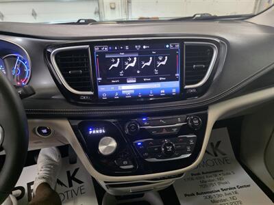 2024 Chrysler Pacifica Plug-In Hybrid Select   - Photo 17 - Mandan, ND 58554