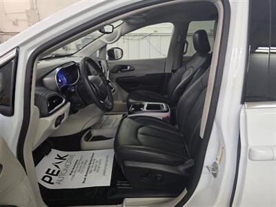 2024 Chrysler Pacifica Plug-In Hybrid Select   - Photo 10 - Mandan, ND 58554