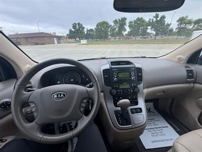 2012 Kia Sedona EX   - Photo 7 - Bismarck, ND 58504