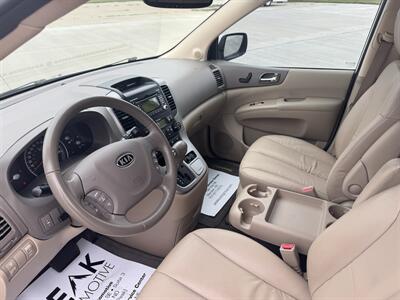 2012 Kia Sedona EX   - Photo 8 - Bismarck, ND 58504