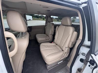 2012 Kia Sedona EX   - Photo 16 - Bismarck, ND 58504