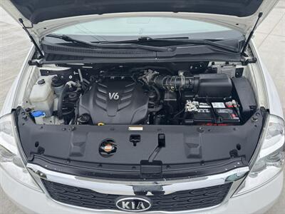 2012 Kia Sedona EX   - Photo 18 - Bismarck, ND 58504