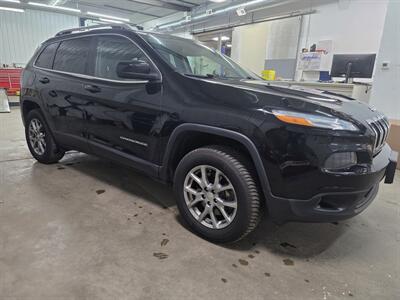 2018 Jeep Cherokee Latitude Plus   - Photo 2 - Mandan, ND 58554