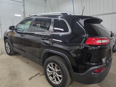 2018 Jeep Cherokee Latitude Plus   - Photo 5 - Mandan, ND 58554