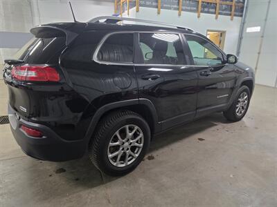 2018 Jeep Cherokee Latitude Plus   - Photo 6 - Mandan, ND 58554