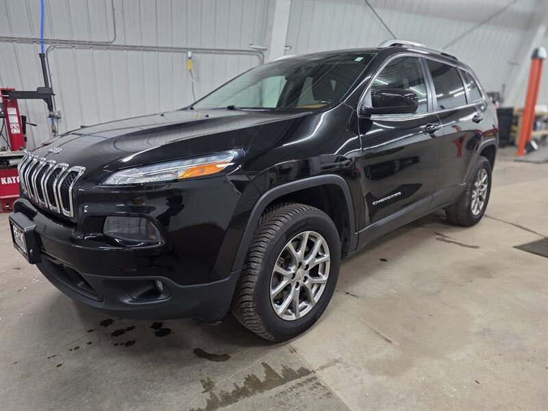 2018 Jeep Cherokee Latitude Plus   - Photo 1 - Mandan, ND 58554