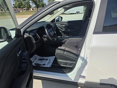 2025 Nissan Rogue SV   - Photo 10 - Mandan, ND 58554