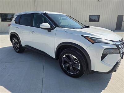2025 Nissan Rogue SV   - Photo 2 - Mandan, ND 58554