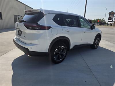 2025 Nissan Rogue SV   - Photo 4 - Mandan, ND 58554