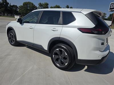 2025 Nissan Rogue SV   - Photo 5 - Mandan, ND 58554