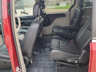 2013 Chrysler Town and Country Touring   - Photo 11 - Bismarck, ND 58504