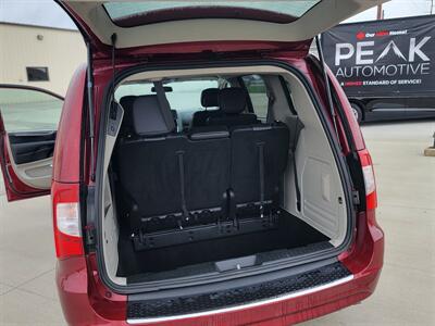 2013 Chrysler Town and Country Touring   - Photo 14 - Bismarck, ND 58504