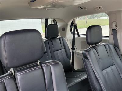 2013 Chrysler Town and Country Touring   - Photo 17 - Bismarck, ND 58504