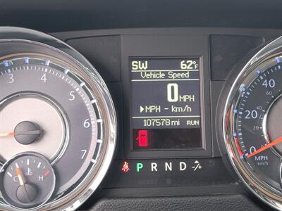 2013 Chrysler Town and Country Touring   - Photo 9 - Bismarck, ND 58504