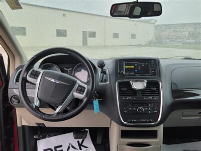 2013 Chrysler Town and Country Touring   - Photo 13 - Bismarck, ND 58504