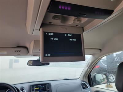 2013 Chrysler Town and Country Touring   - Photo 10 - Bismarck, ND 58504
