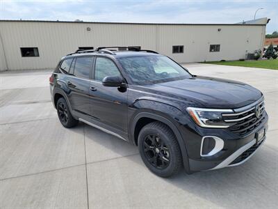 2024 Volkswagen Atlas Peak Edition SEL 4Motion   - Photo 2 - Bismarck, ND 58504