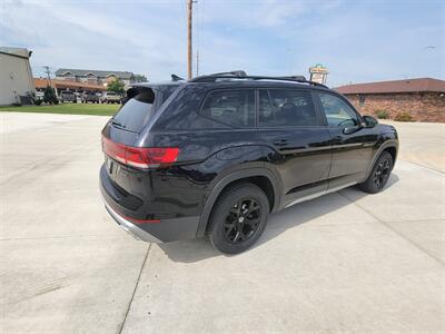 2024 Volkswagen Atlas Peak Edition SEL 4Motion   - Photo 5 - Bismarck, ND 58504