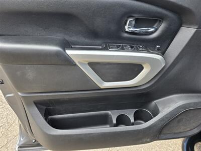 2018 Nissan Titan SV   - Photo 10 - Mandan, ND 58554