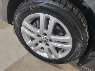 2017 Volkswagen Jetta 1.4T S   - Photo 4 - Bismarck, ND 58504
