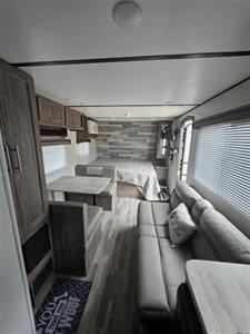 2020 Keystone ZINGER LITE BY CROSSROADS M-18RK   - Photo 5 - Mandan, ND 58554