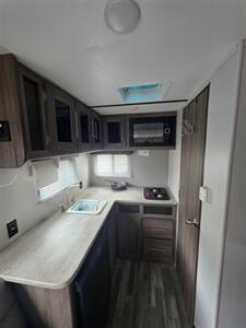2020 Keystone ZINGER LITE BY CROSSROADS M-18RK   - Photo 4 - Mandan, ND 58554