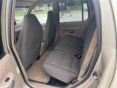 2001 Ford Explorer Sport Trac   - Photo 16 - Bismarck, ND 58504