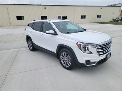 2023 GMC Terrain SLT   - Photo 2 - Bismarck, ND 58504