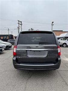 2016 Chrysler Town and Country Touring   - Photo 5 - Van Nuys, CA 91402