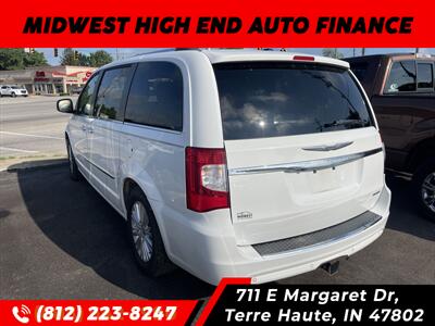 2014 Chrysler Town & Country Limited   - Photo 3 - Terre Haute, IN 47802