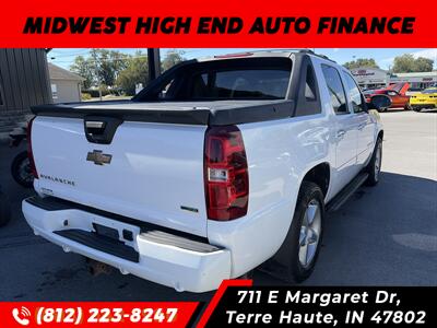 2011 Chevrolet Avalanche LTZ   - Photo 3 - Terre Haute, IN 47802