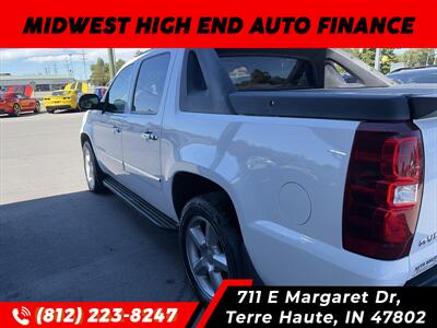 2011 Chevrolet Avalanche LTZ   - Photo 4 - Terre Haute, IN 47802