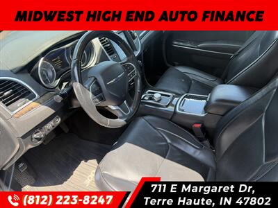 2018 Chrysler 300 Limited   - Photo 5 - Terre Haute, IN 47802