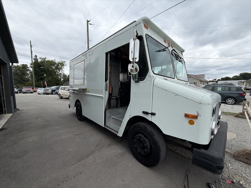 2002 Freightliner MT45 Chassis