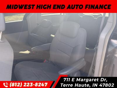 2010 Chrysler Town & Country Touring   - Photo 6 - Terre Haute, IN 47802